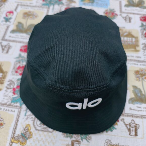 🌟POSH HOT🌟 ALO Yoga Fundamental Bucket Hat - Picture 3 of 6